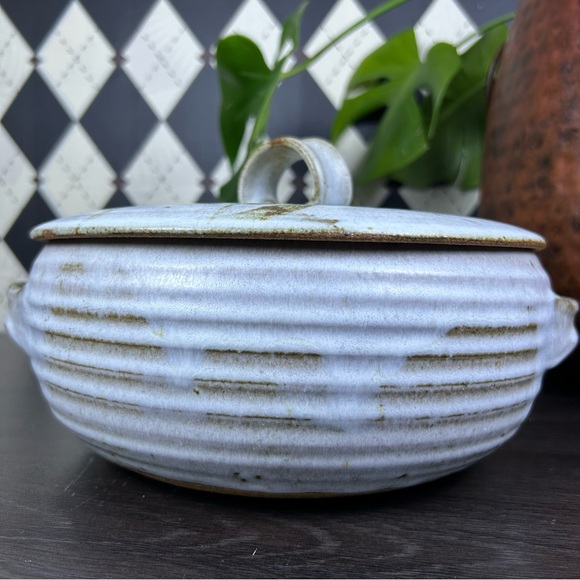 Signed Studio Pottery Lidded Casserole 10.5 Inch Stoneware Serving Dish Pristine - Picture 6 of 12